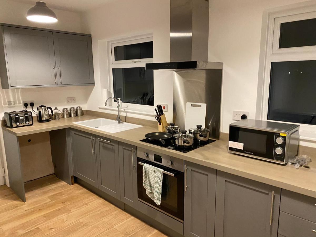 Вілла Large House Sleeps 6 - 8 Individuals Fast Broadband With Free Parking Close To Nec Birmingham Airport Contractors For Hs2 And Jlr Welcome Екстер'єр фото